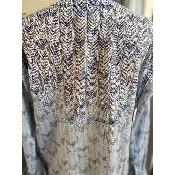 ALC Cotton Blu & White Graphic Print Button Down Long Sleeve Top SZ M  Made USA - Picture 5 of 8